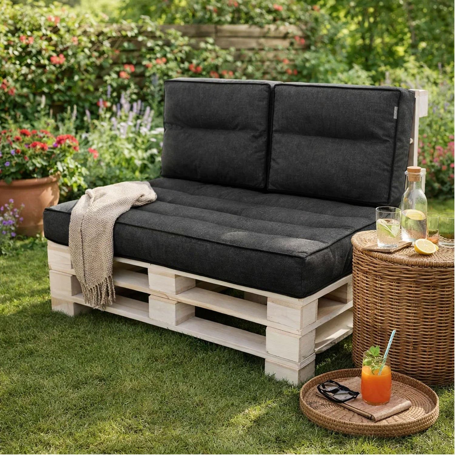MILLYBO Palettenkissen Rückenlehne 60x40 cm TOMEK – Outdoor Gartenkissen - Schwarz
