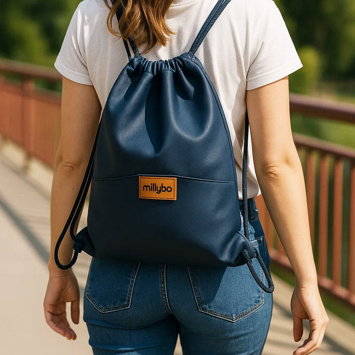 MILLYBO SACCO ECO Turnbeutel aus Kunstleder – Eleganter Beutelrucksack Navy