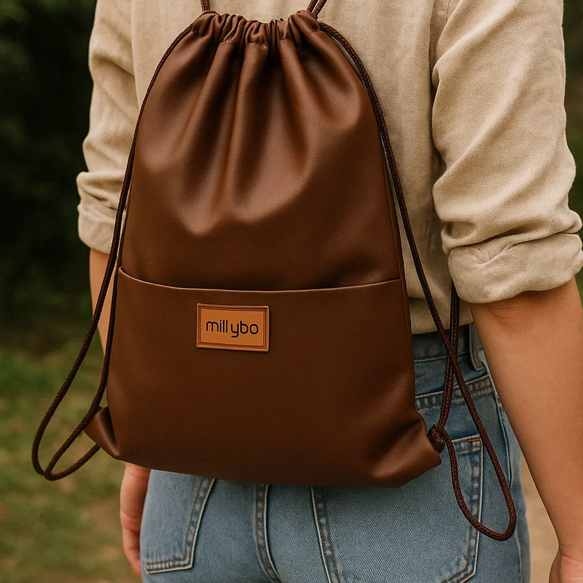 MILLYBO SACCO ECO Turnbeutel aus Kunstleder – Eleganter Beutelrucksack Braun