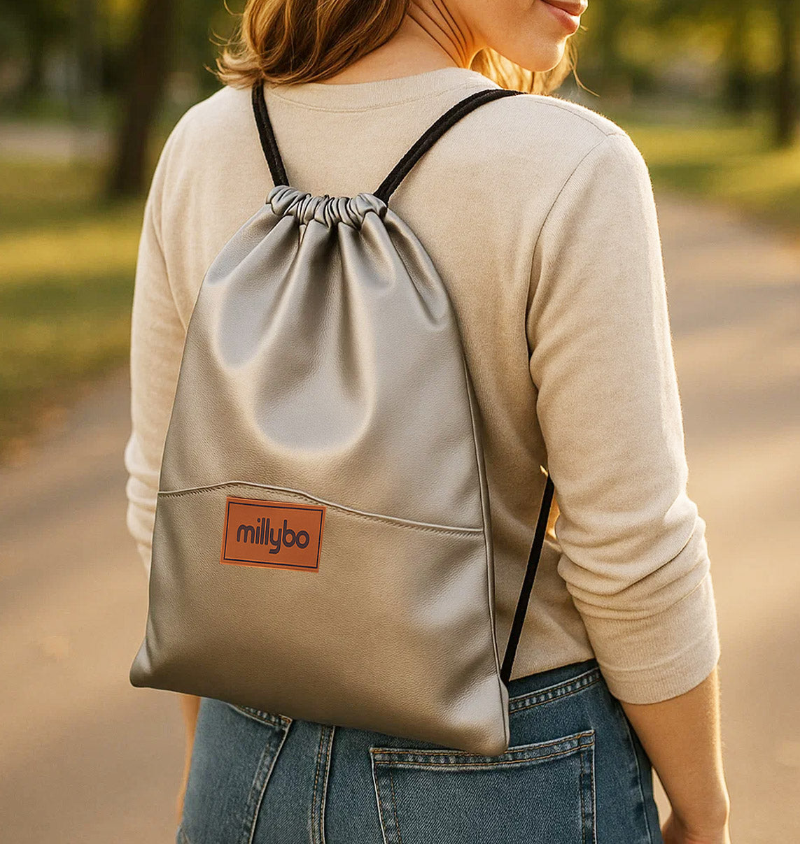 MILLYBO SACCO ECO Turnbeutel aus Kunstleder – Eleganter Beutelrucksack Silber